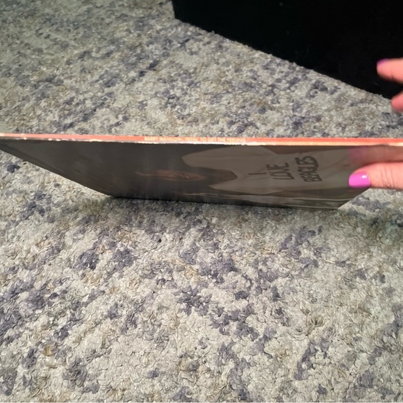 Barry Manilow Wall Art Decor - Red and Gold - Picture 4 of 10